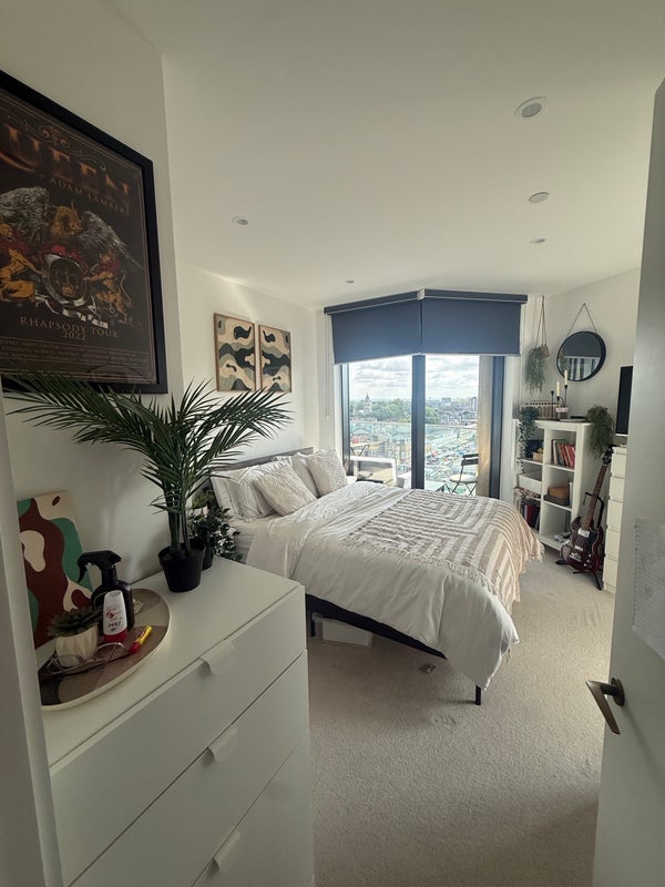 Room Kingsland High Street in Greater London