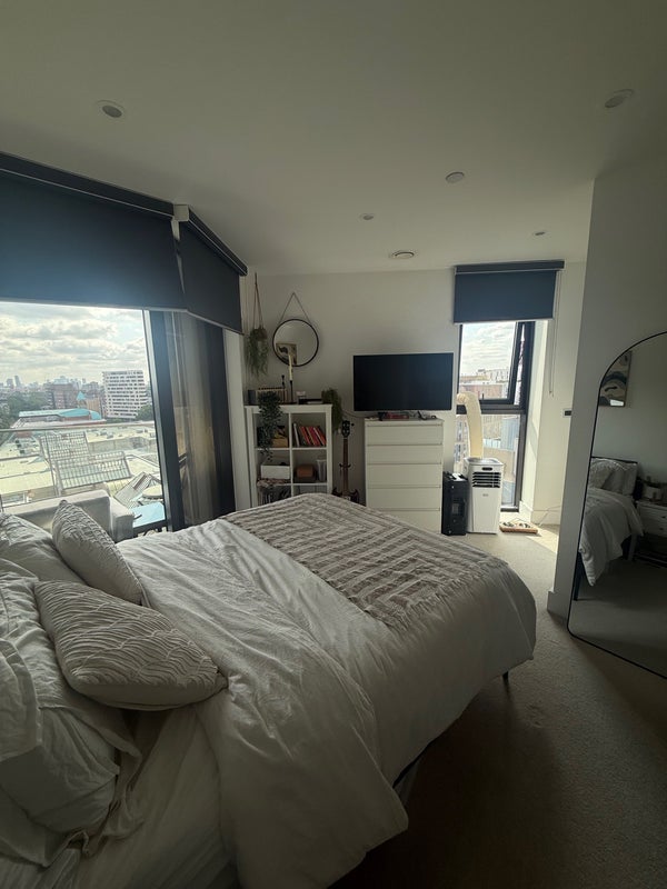 Room Kingsland High Street in Greater London