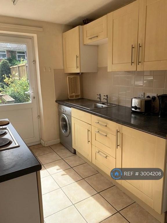Room Bramshaw Road in Canterbury