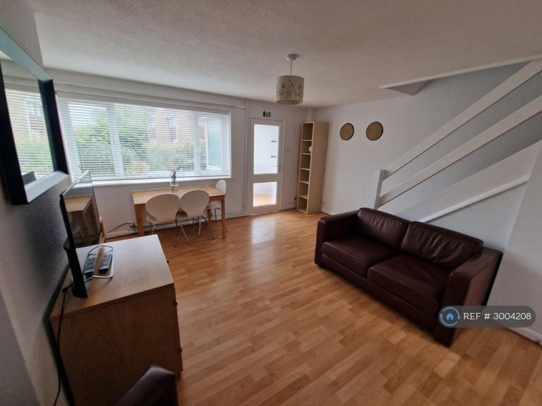 Room Bramshaw Road in Canterbury
