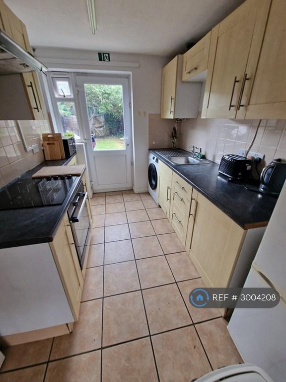 Room Bramshaw Road in Canterbury