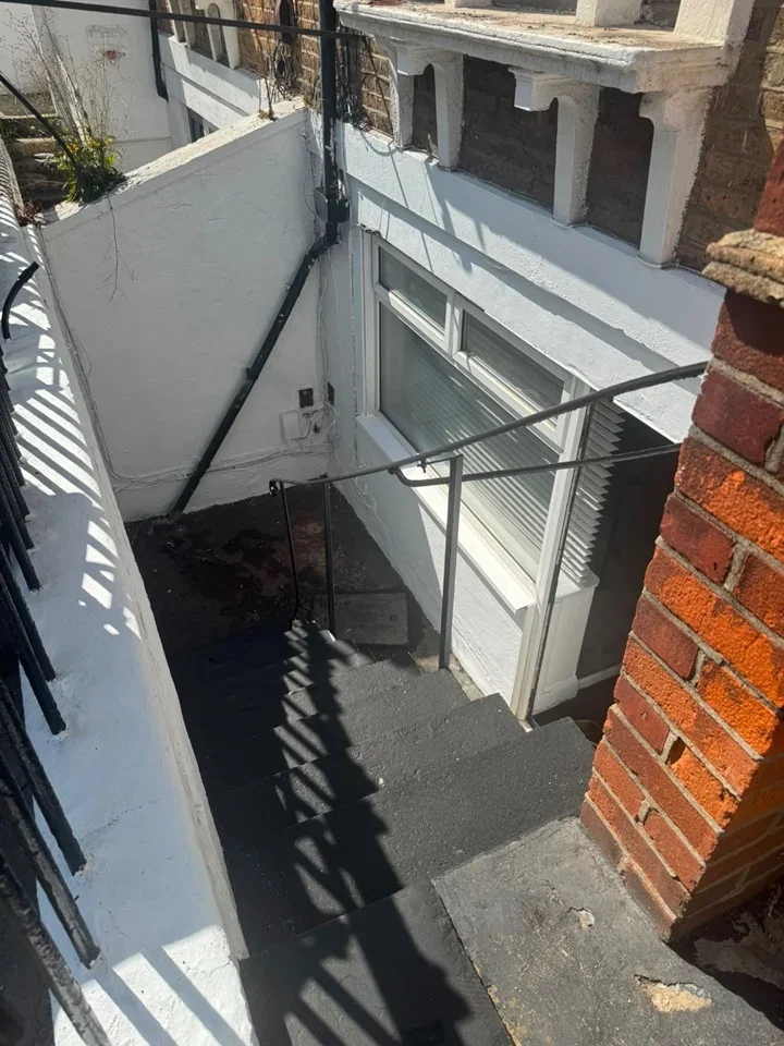 Flat Montague Road in Greater London