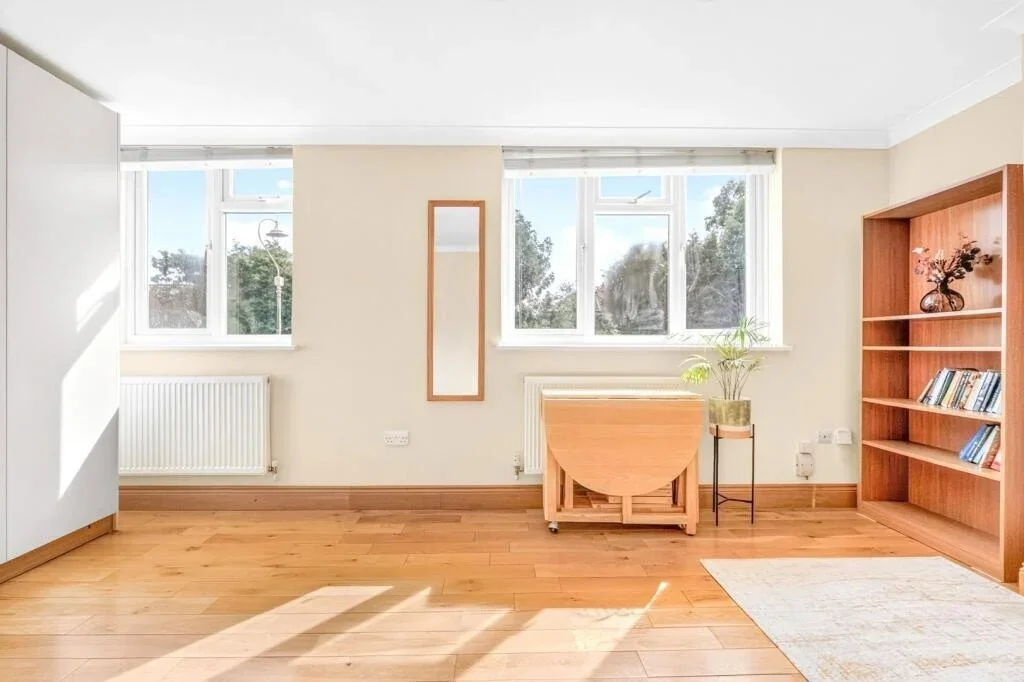 Flat Walpole Close in Greater London