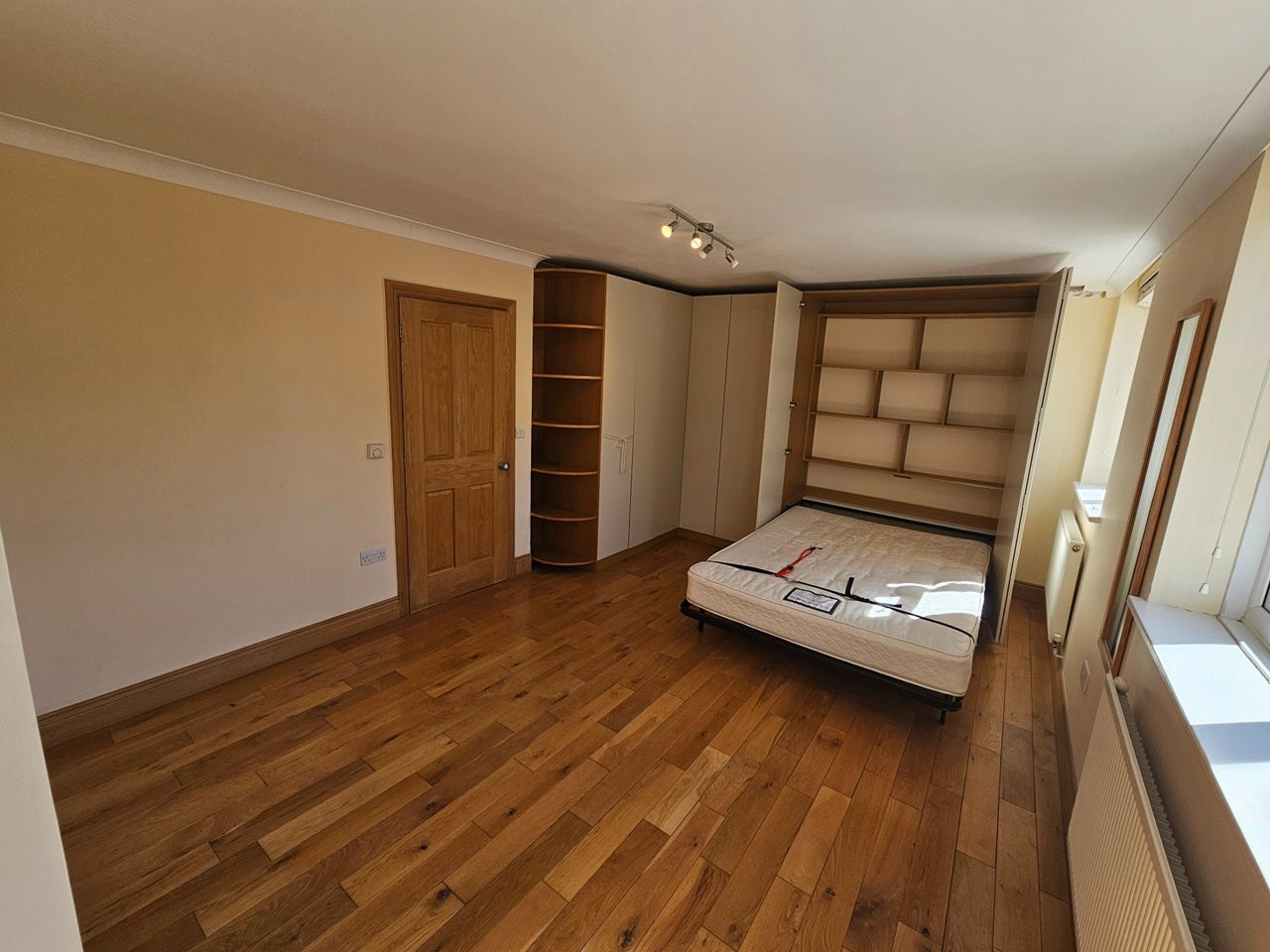 Flat Walpole Close in Greater London
