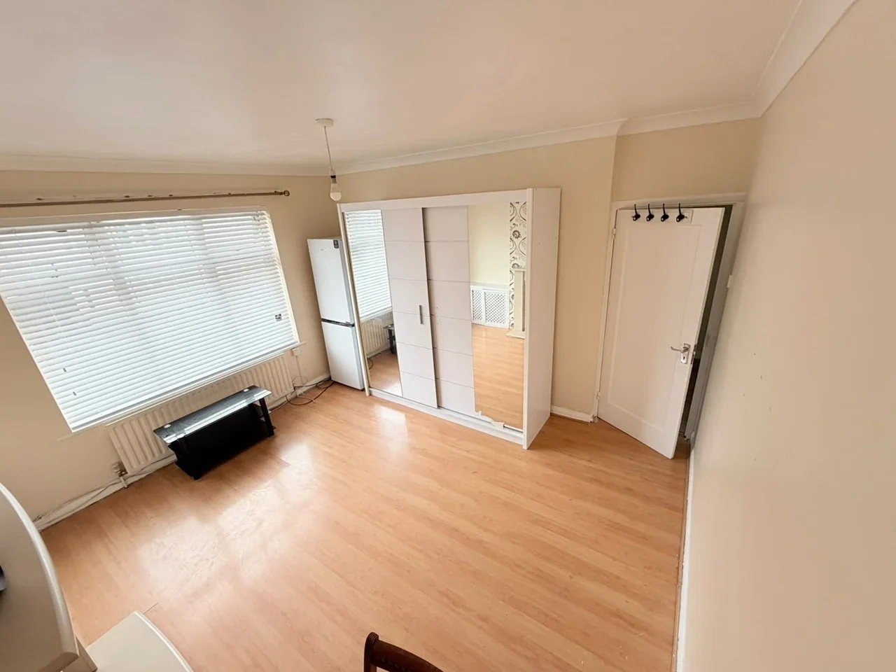 Flat Kenton Avenue in Greater London
