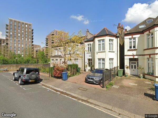 Flat Kenton Avenue in Greater London