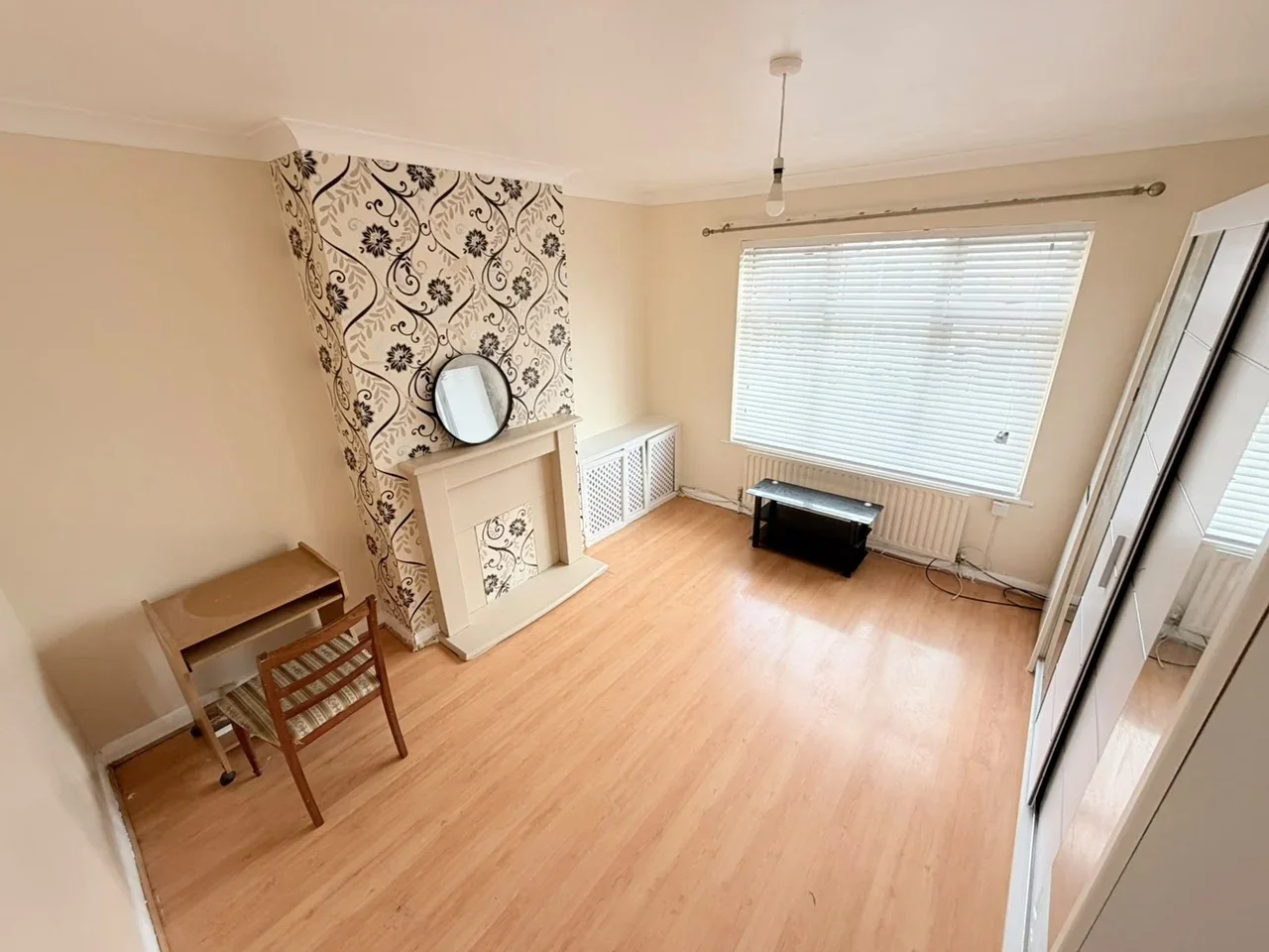 Flat Kenton Avenue in Greater London