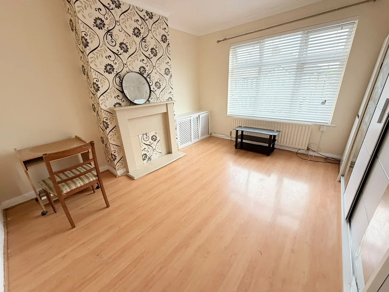 Flat Kenton Avenue in Greater London