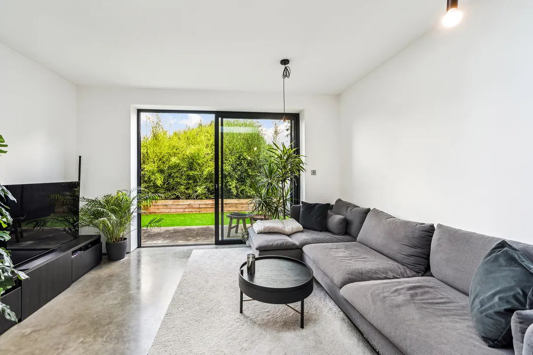 Flat Airedale Road in Greater London