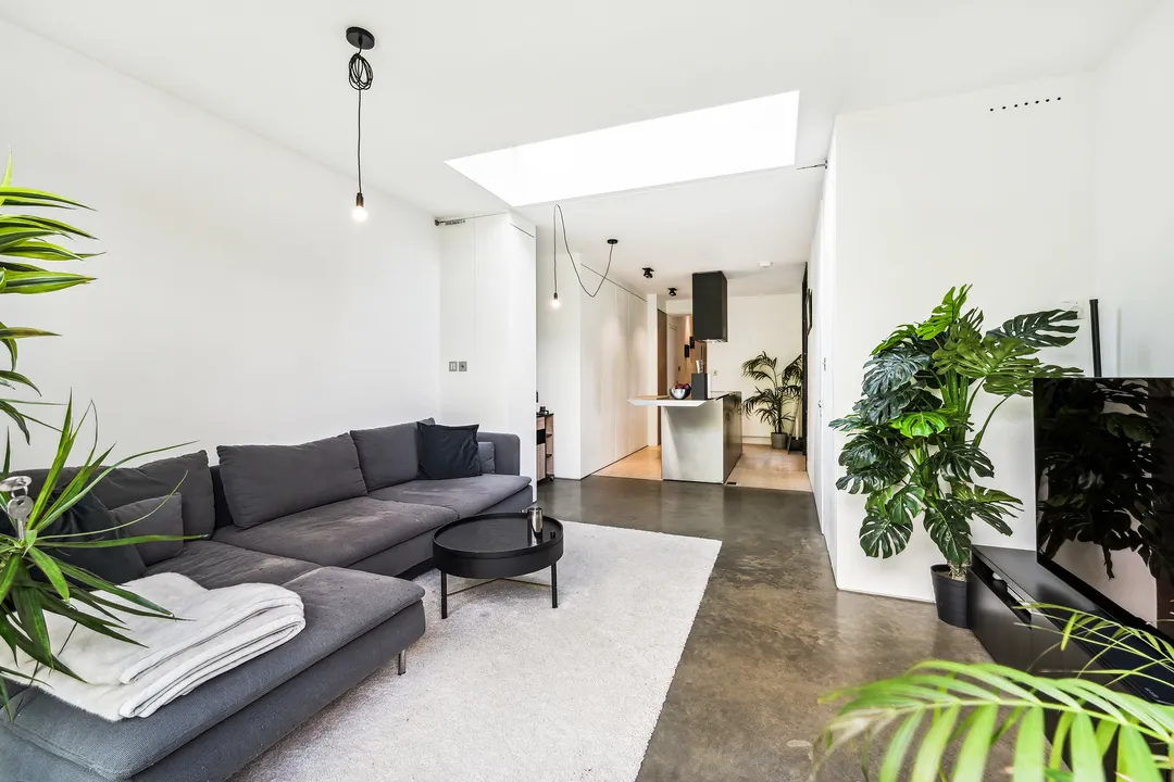 Flat Airedale Road in Greater London
