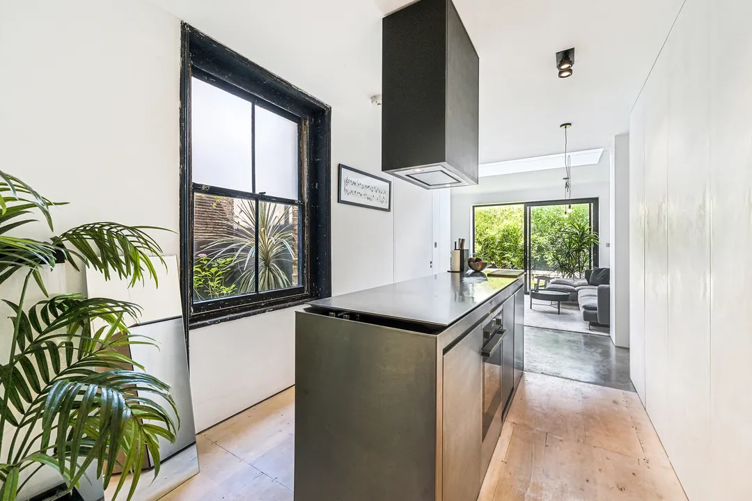 Flat Airedale Road in Greater London