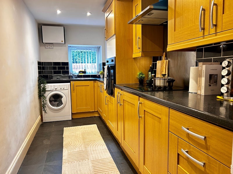 Room Demesne Road in Manchester