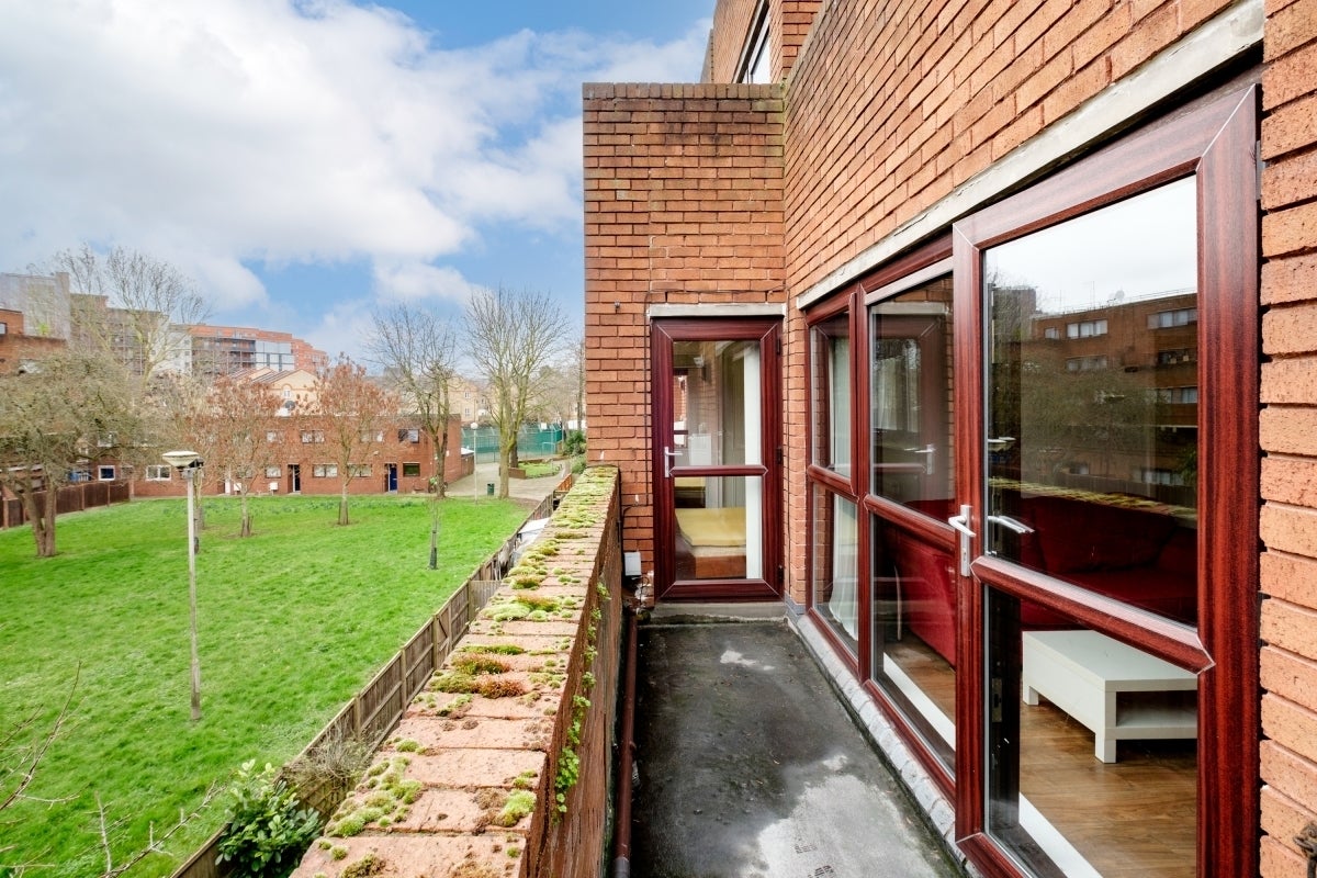 Flat Sturmer Way in Greater London