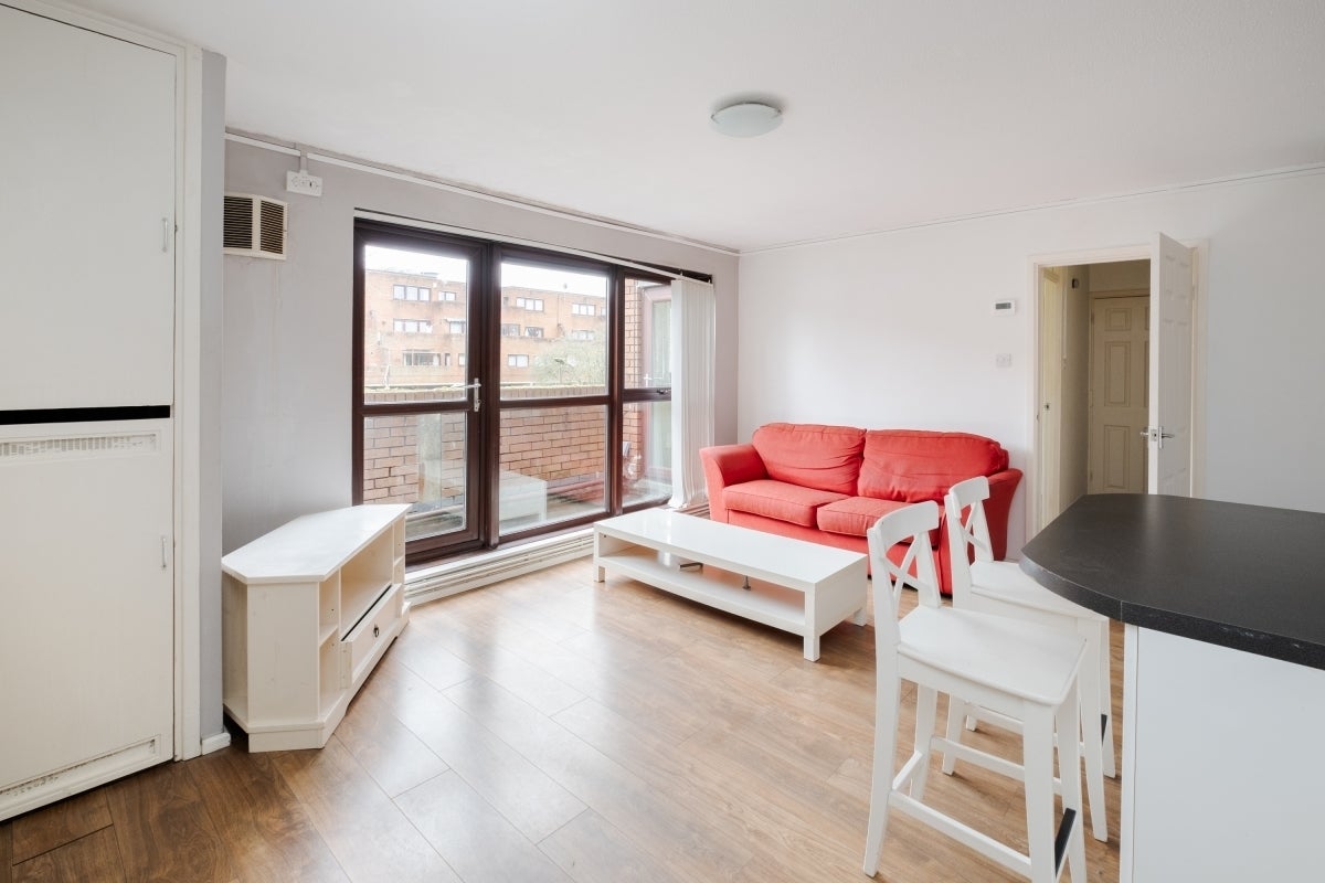 Flat Sturmer Way in Greater London