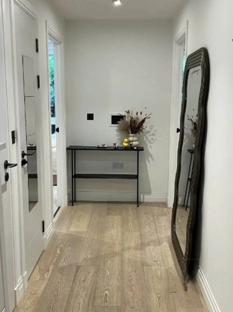 Flat Thurstan Street in Greater London