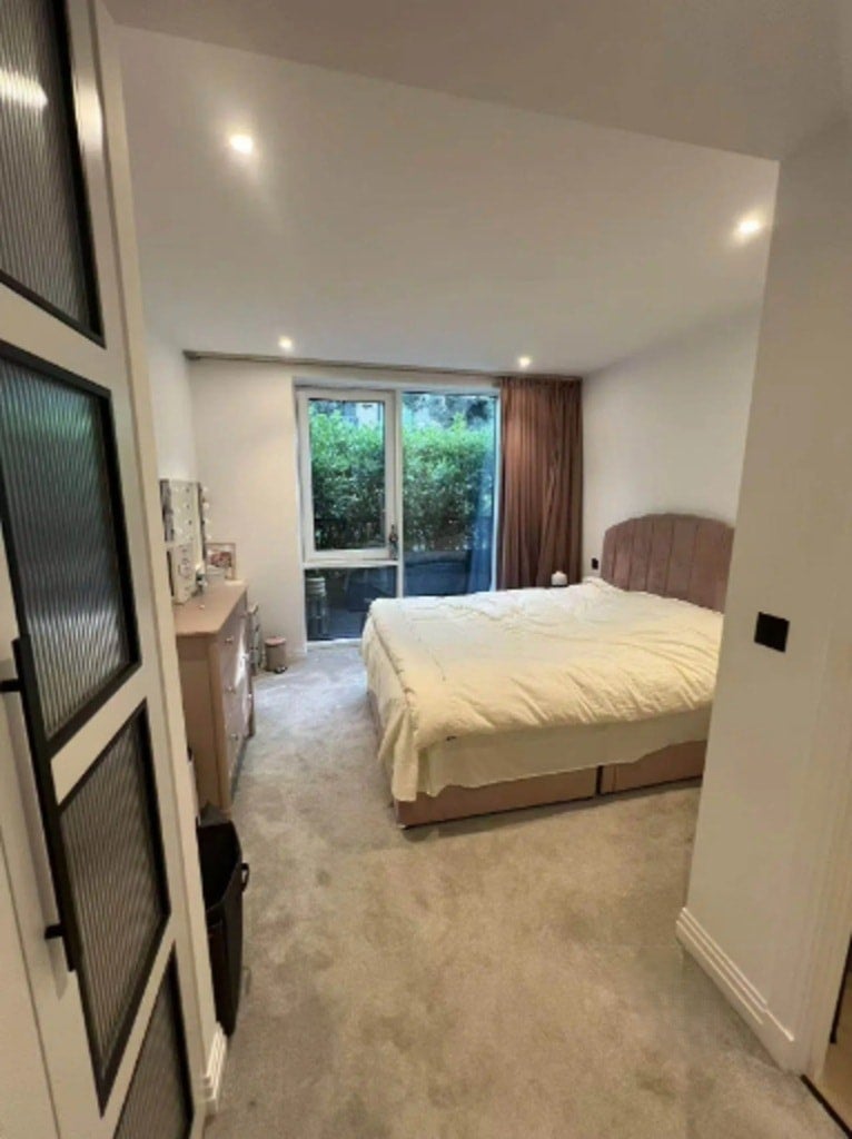Flat Thurstan Street in Greater London
