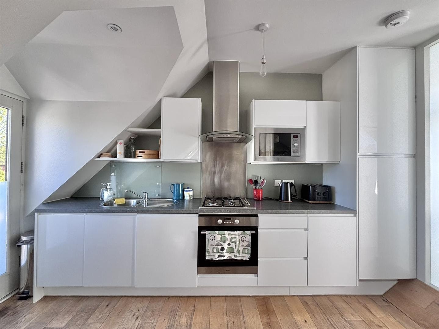 Flat Walm Lane in Greater London