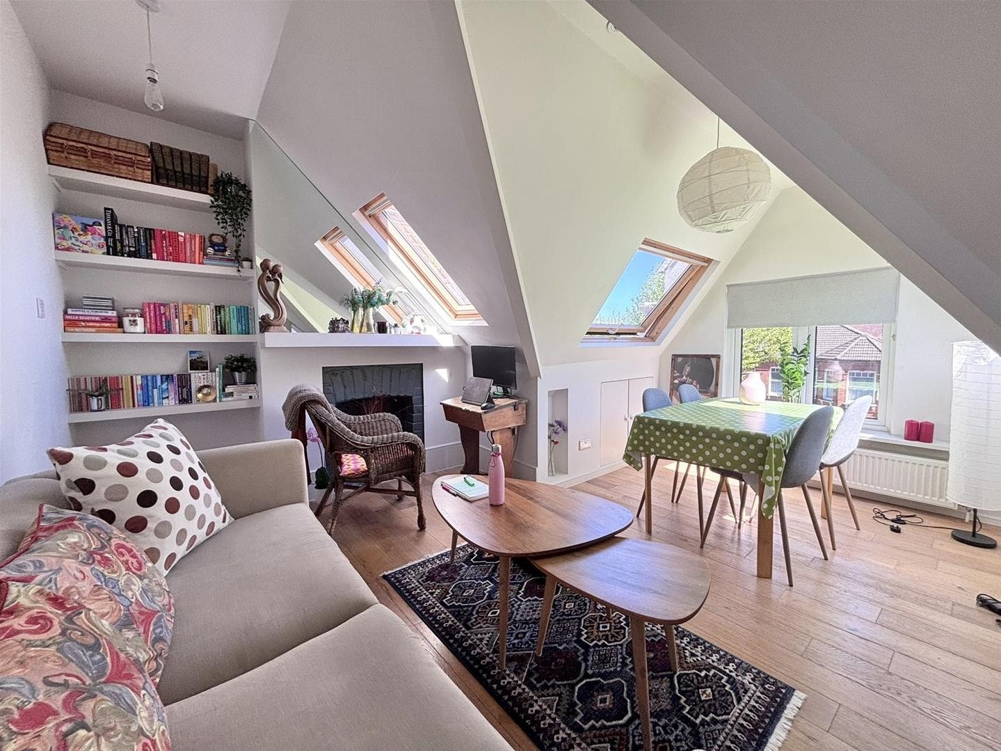 Flat Walm Lane in Greater London