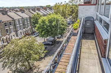 Flat Inworth Street in Greater London