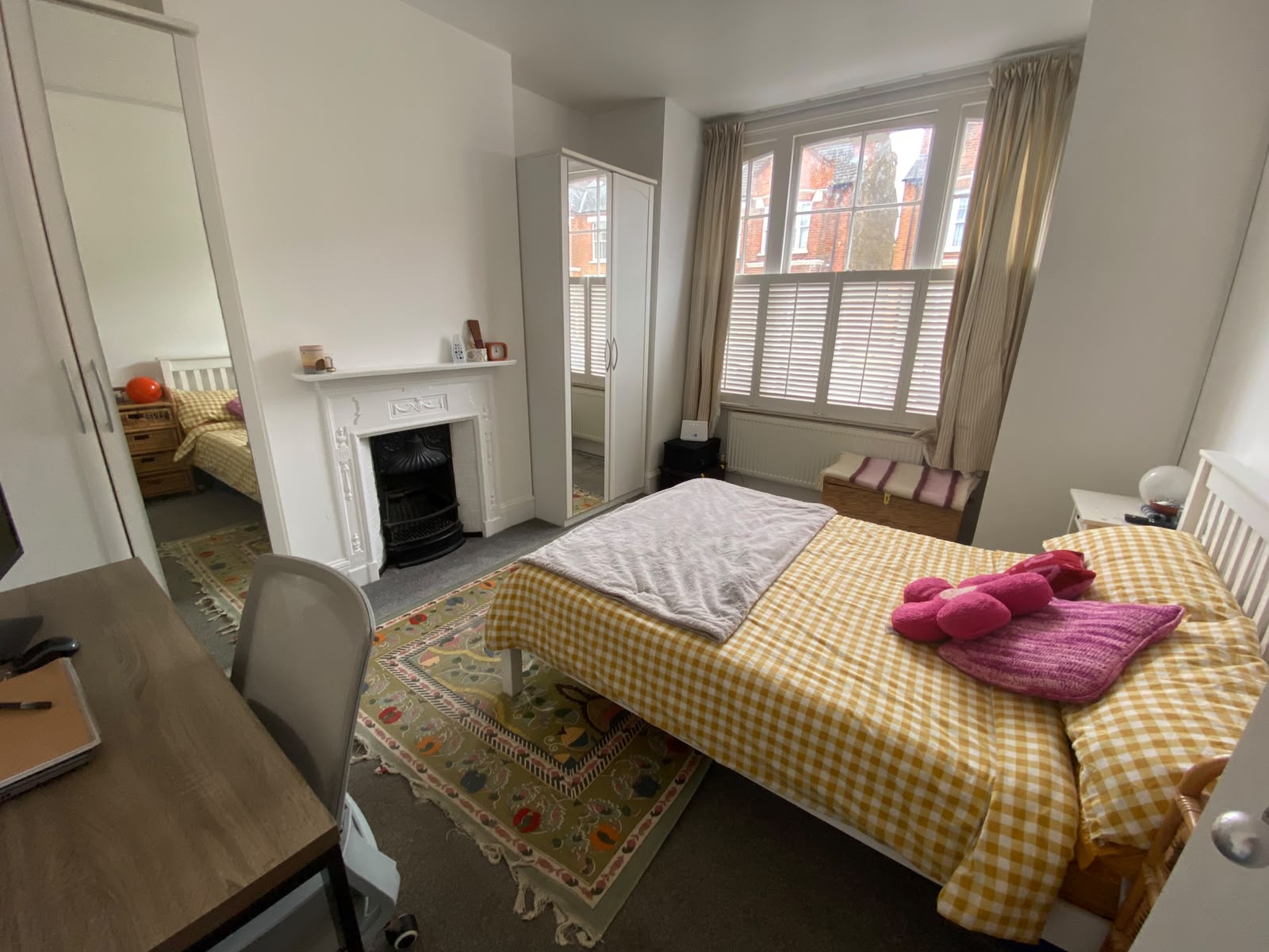 Flat Midmoor Road in Greater London