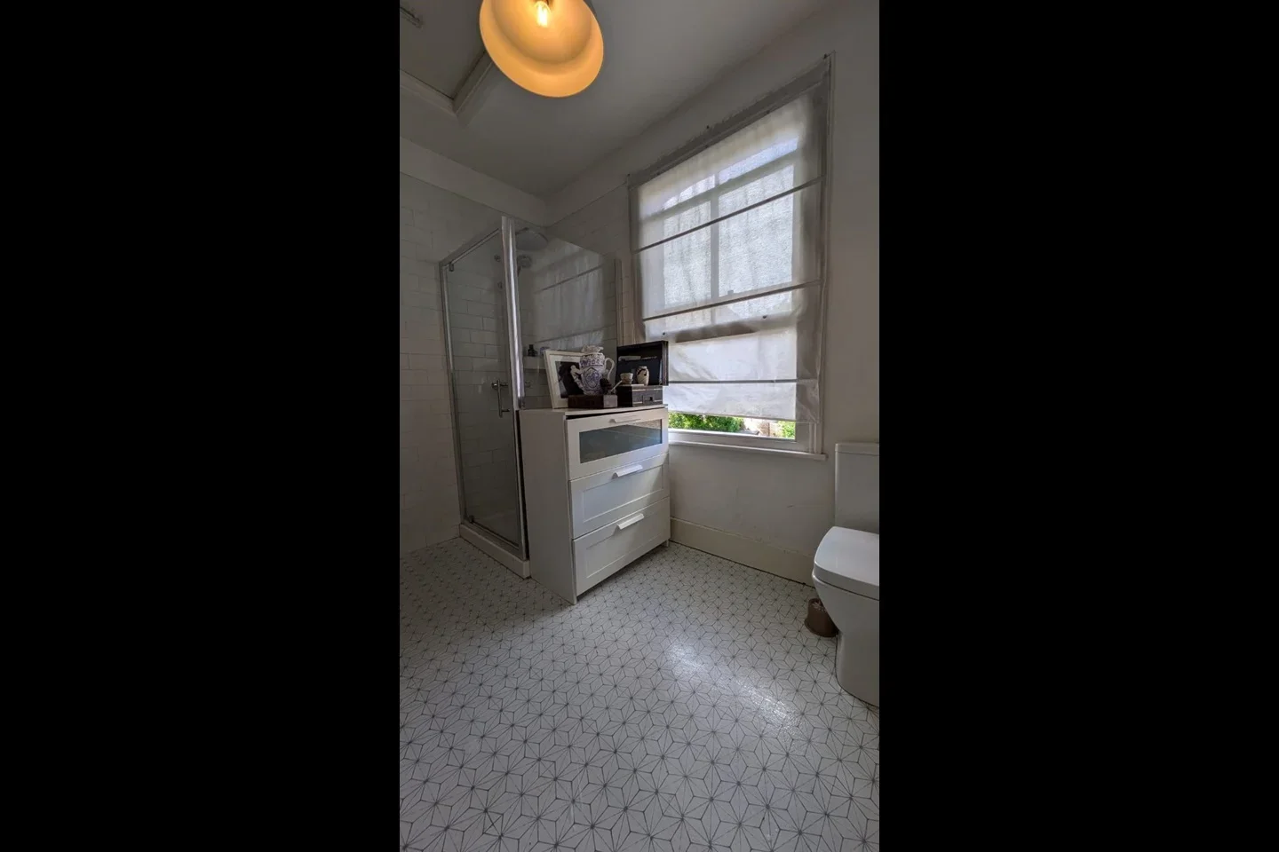 Room Gorleston Road in Greater London