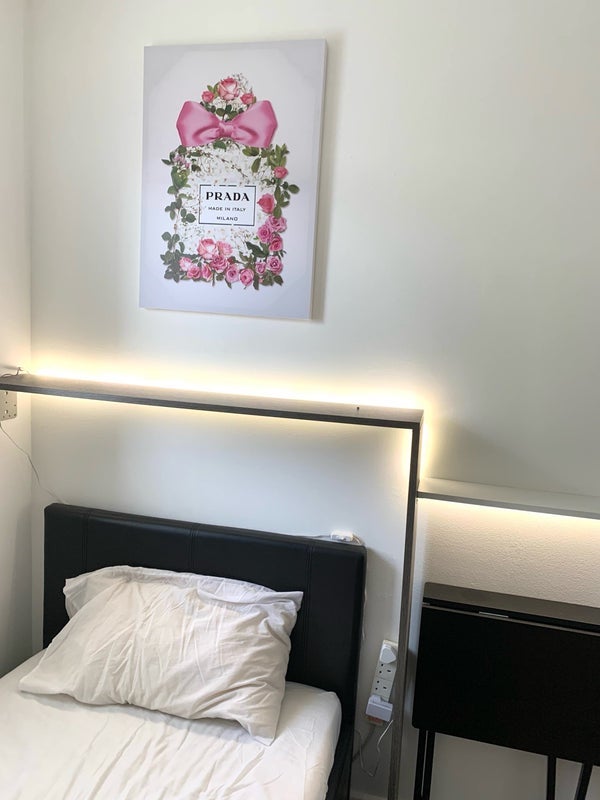Room Cable Street in Greater London