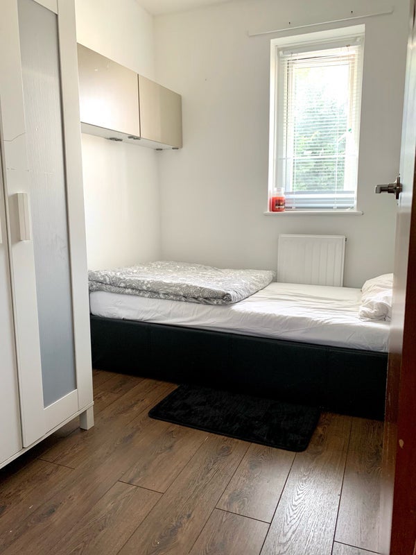 Room Cable Street in Greater London