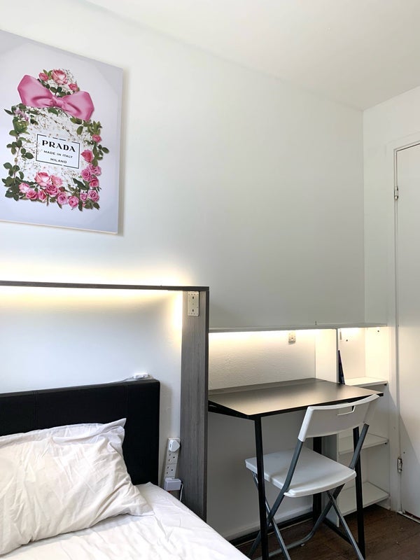 Room Cable Street in Greater London