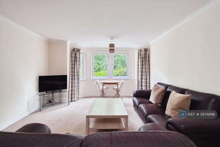 Flat Kirklee Place in Glasgow