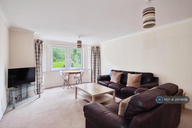 Flat Kirklee Place in Glasgow