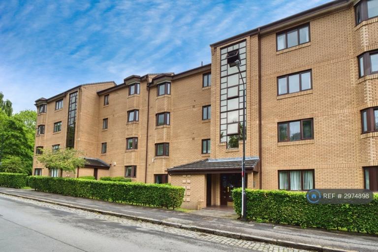 Flat Kirklee Place in Glasgow