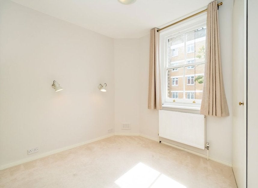 Flat Earl's Court Square in Greater London