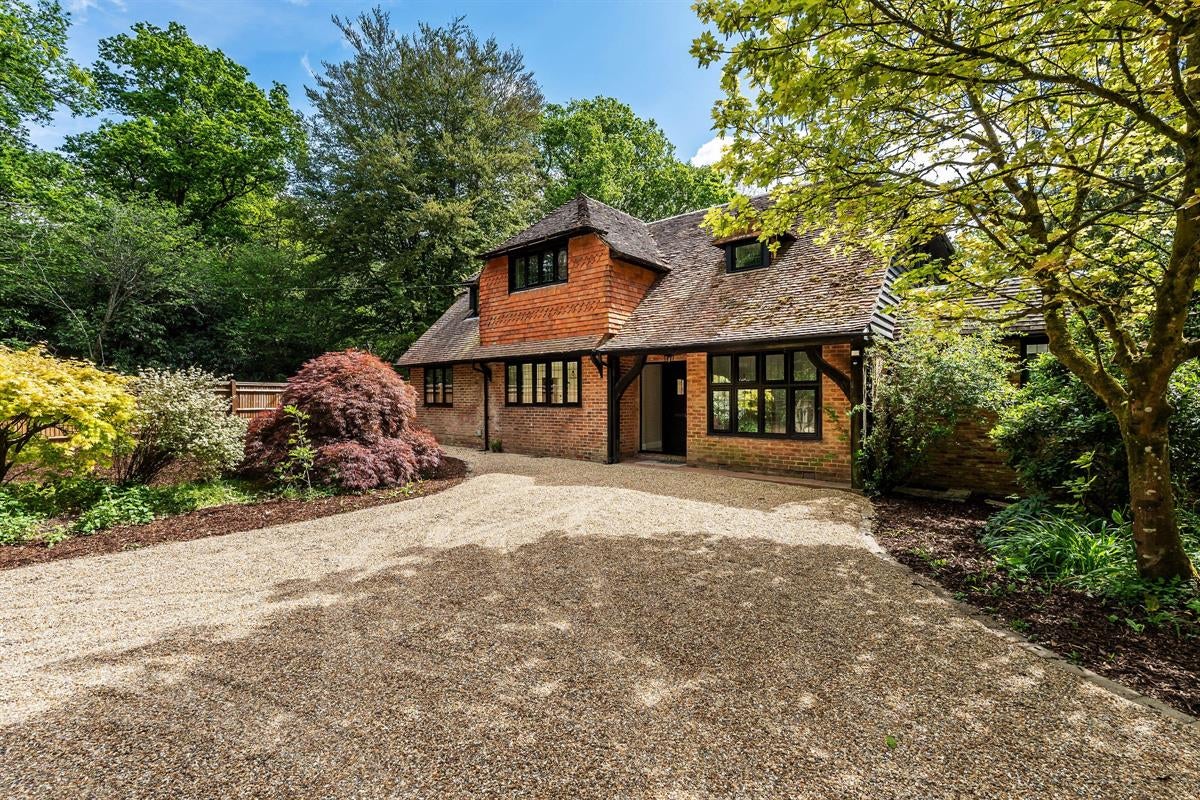 House Shovelstrode Lane in Wealden