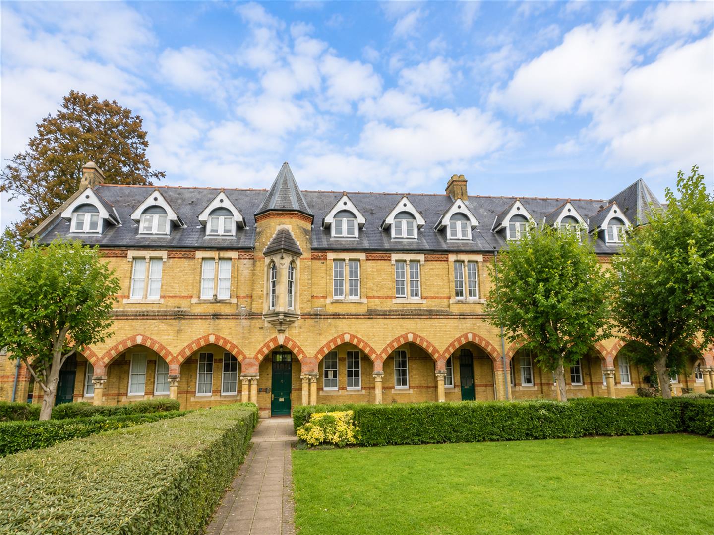 Flat Keele Close in Watford