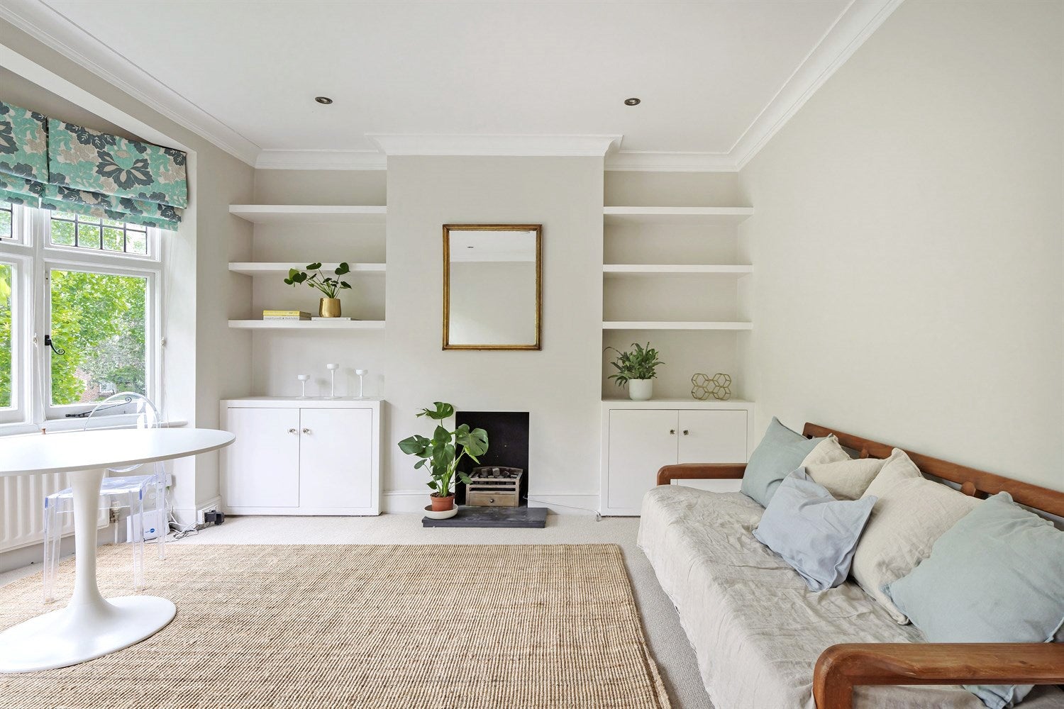 Flat Dalgarno Gardens in Greater London