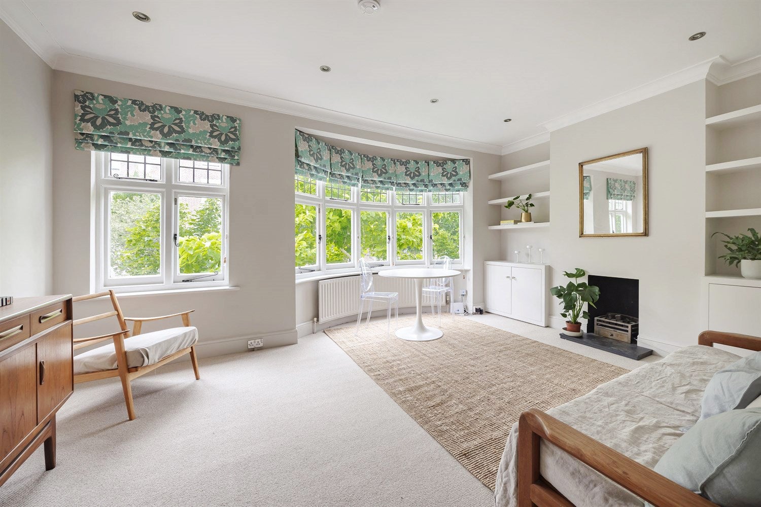 Flat Dalgarno Gardens in Greater London