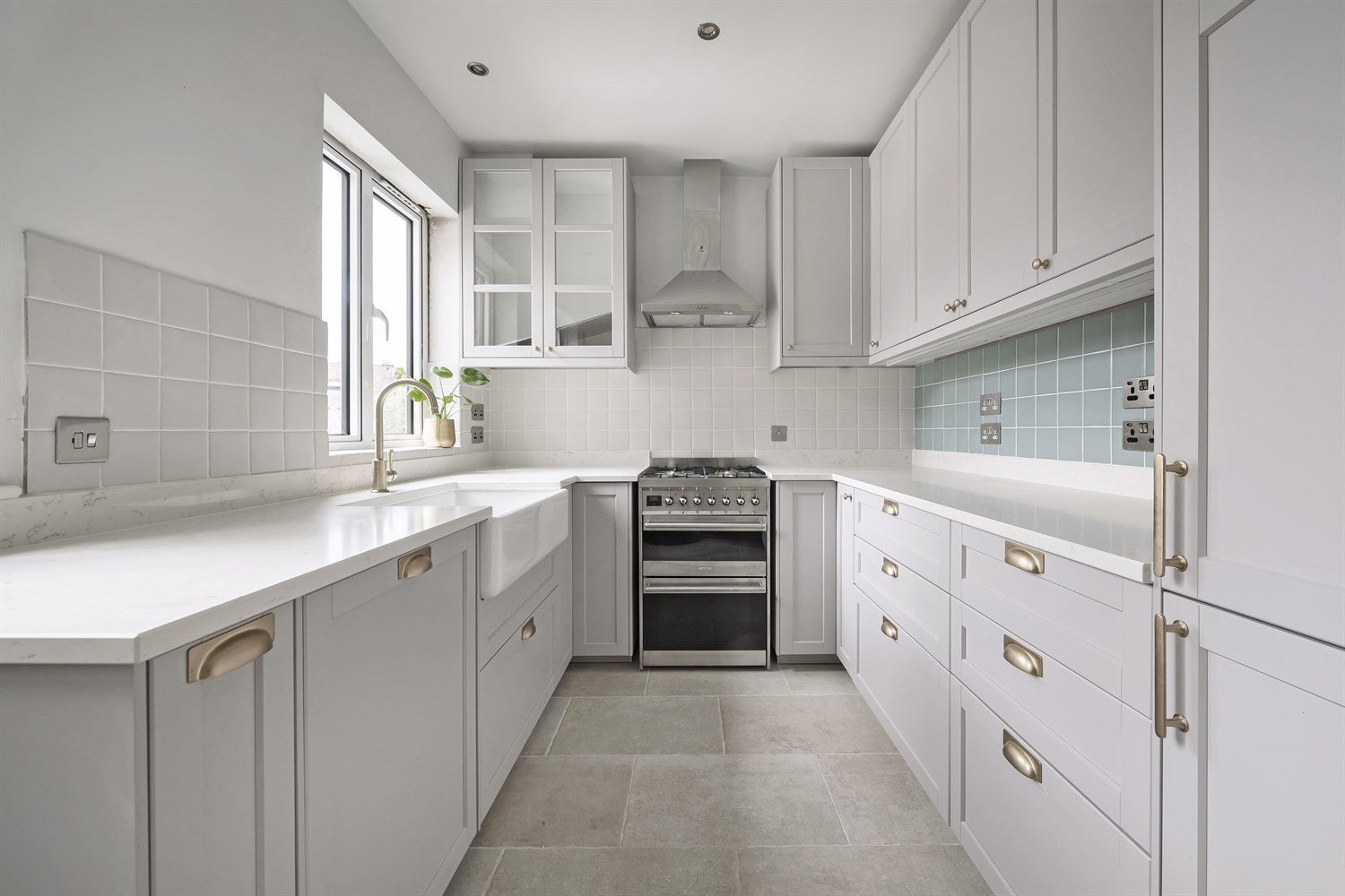 Flat Dalgarno Gardens in Greater London