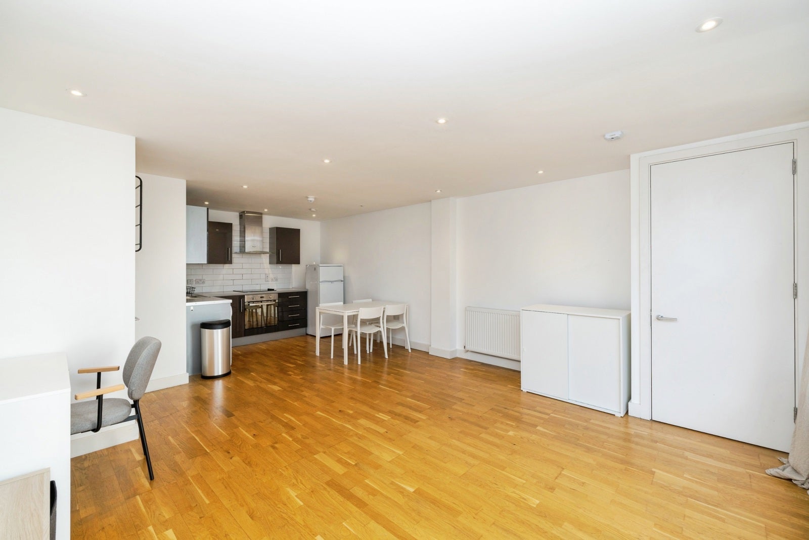 Flat Shoreditch High Street in Greater London