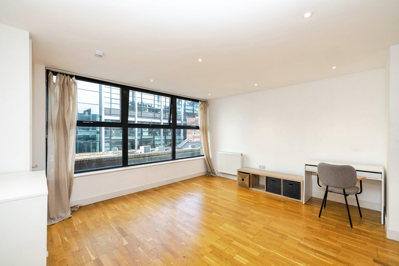 Flat Shoreditch High Street in Greater London