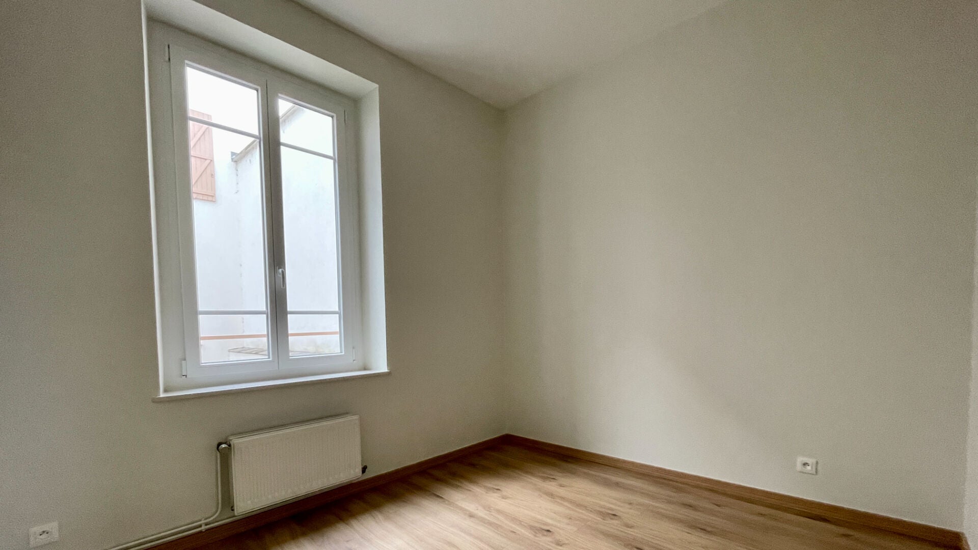 Flat Place Jules Ferry in Thaon-les-Vosges