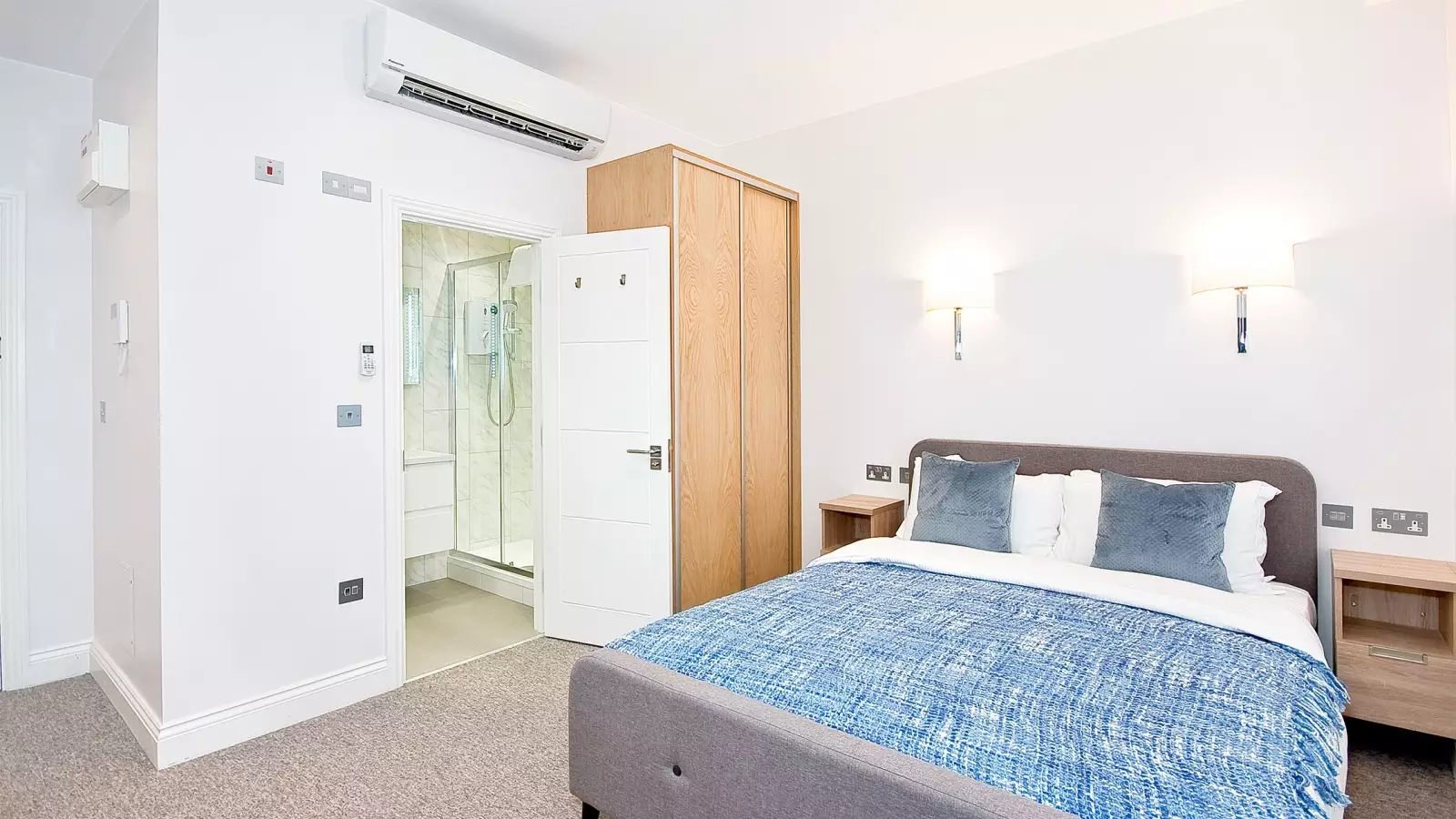 Flat Essex Street in City of Westminster