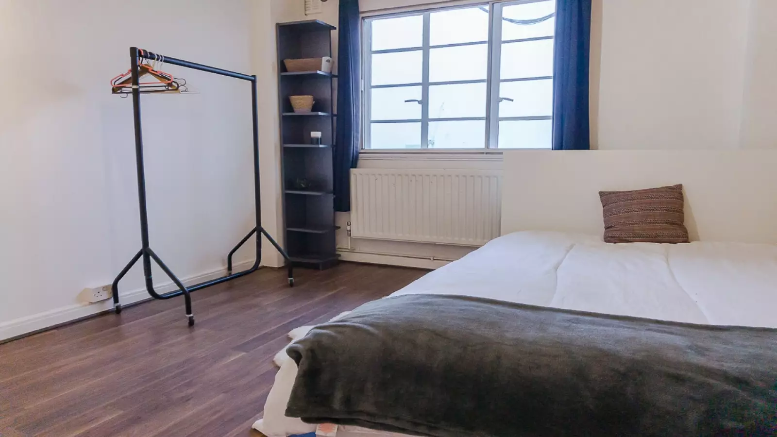 Room Parry Road in City of Westminster