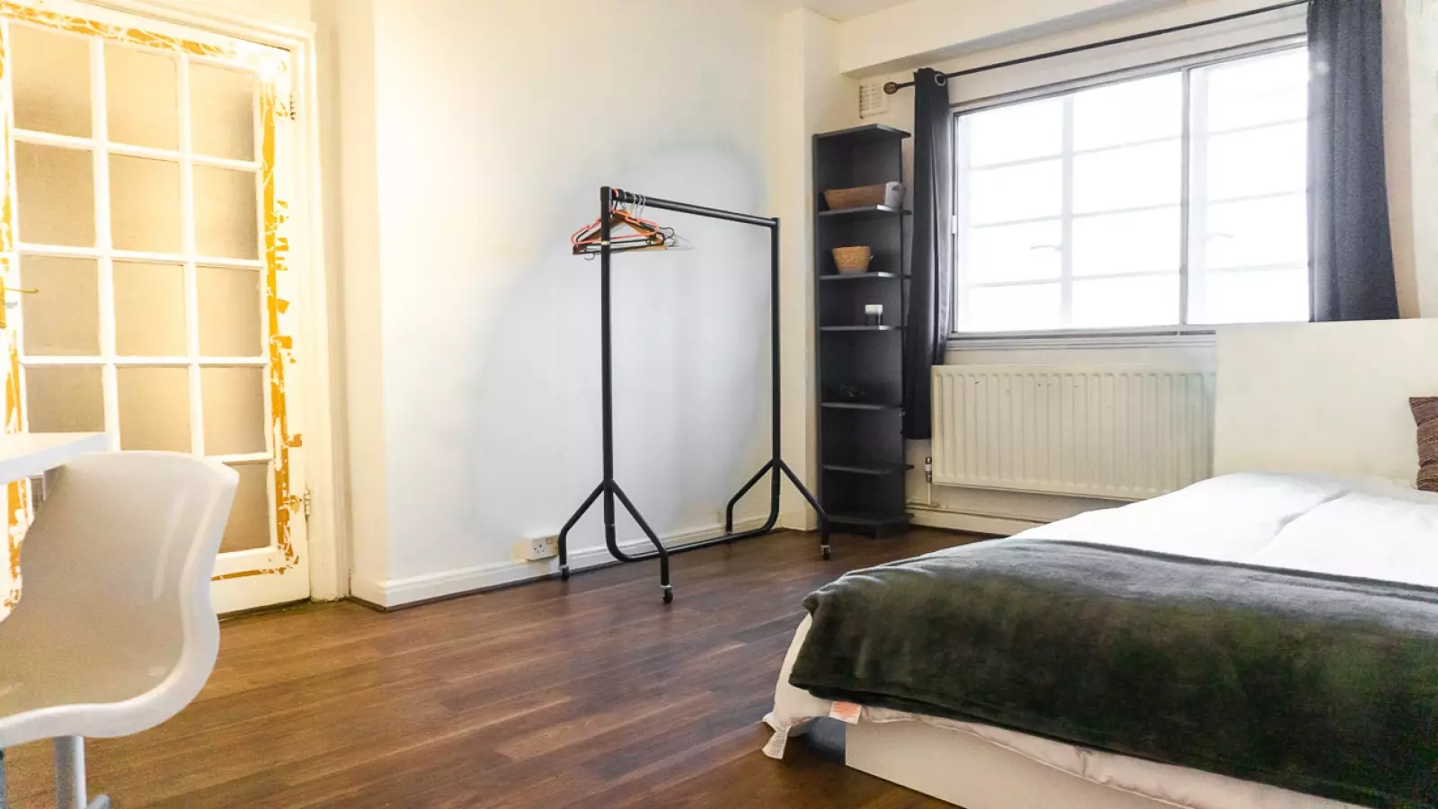 Room Parry Road in City of Westminster