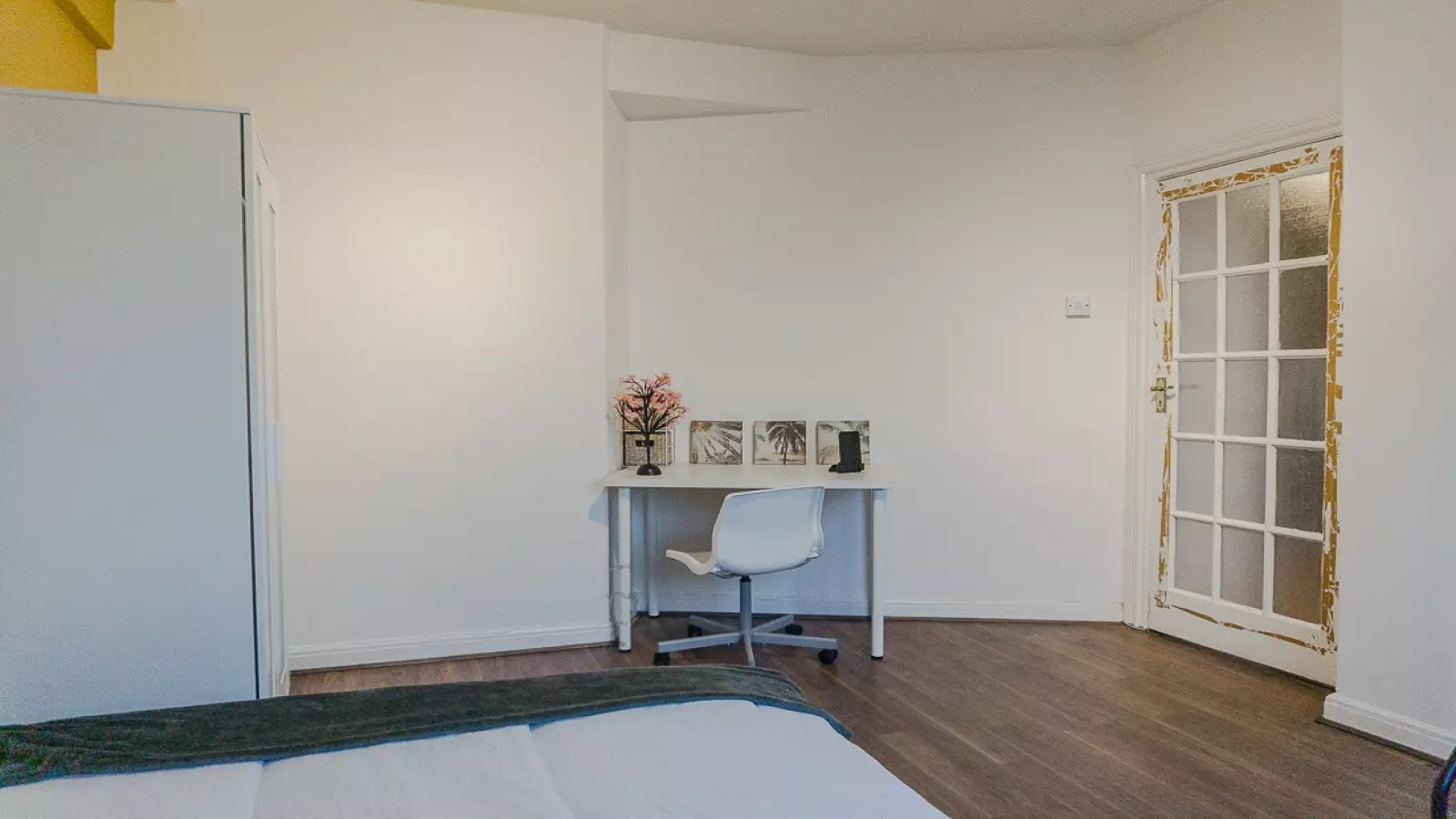 Room Parry Road in City of Westminster