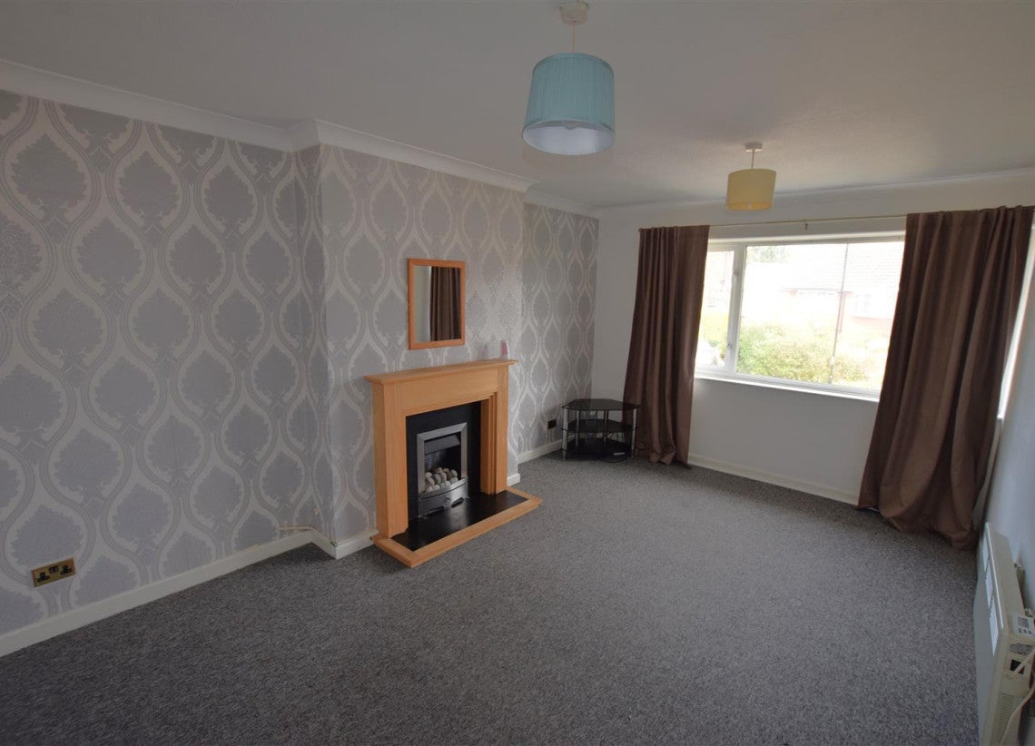 Flat Derwent Close in Coventry