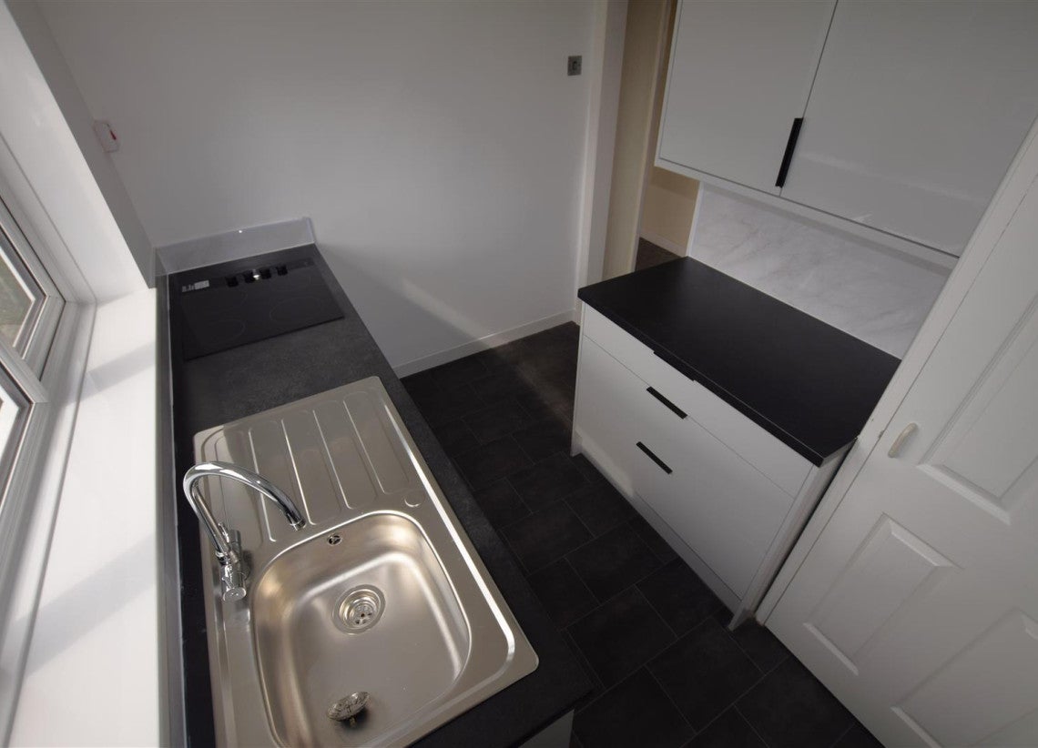 Flat Derwent Close in Coventry