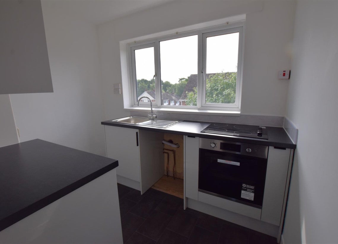 Flat Derwent Close in Coventry