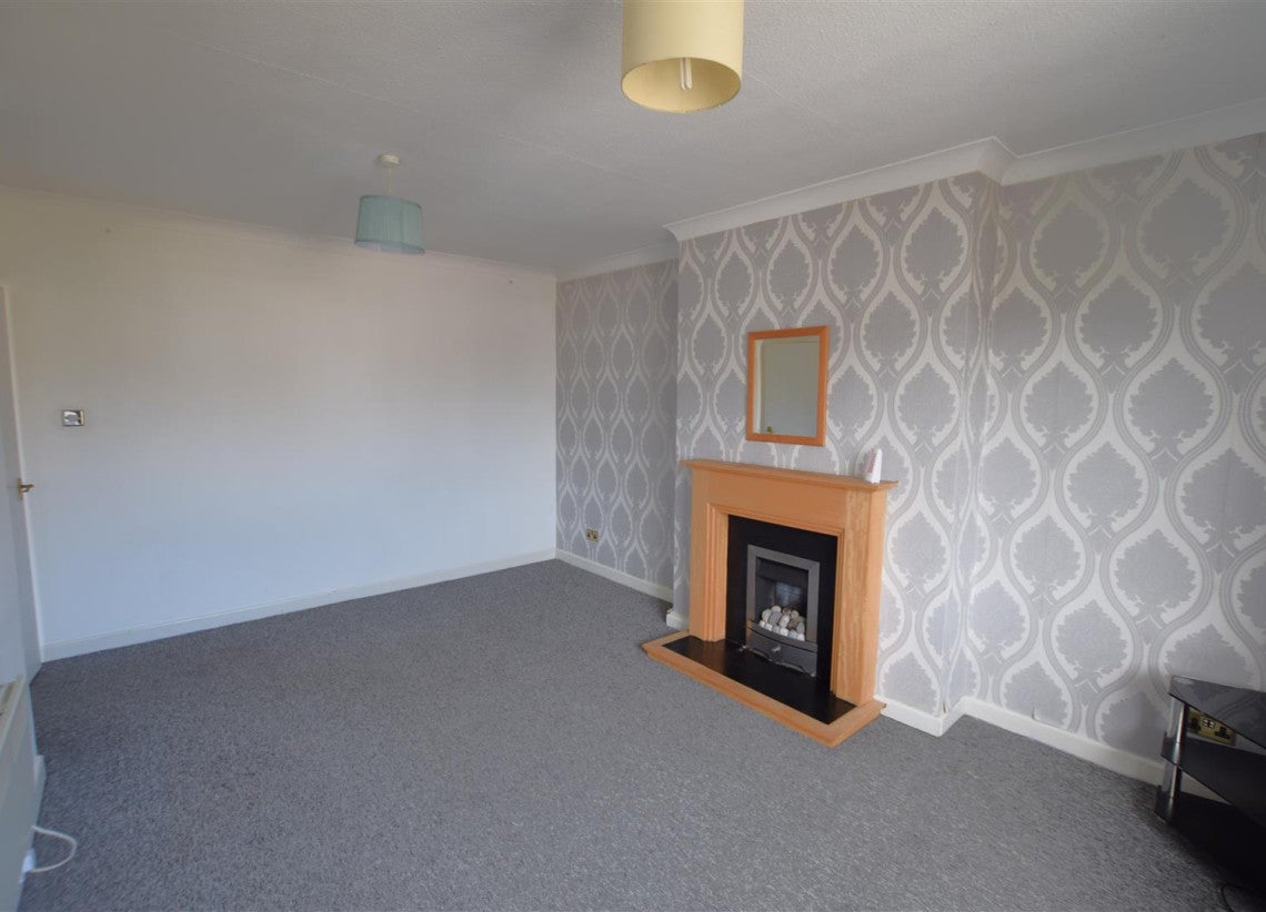 Flat Derwent Close in Coventry