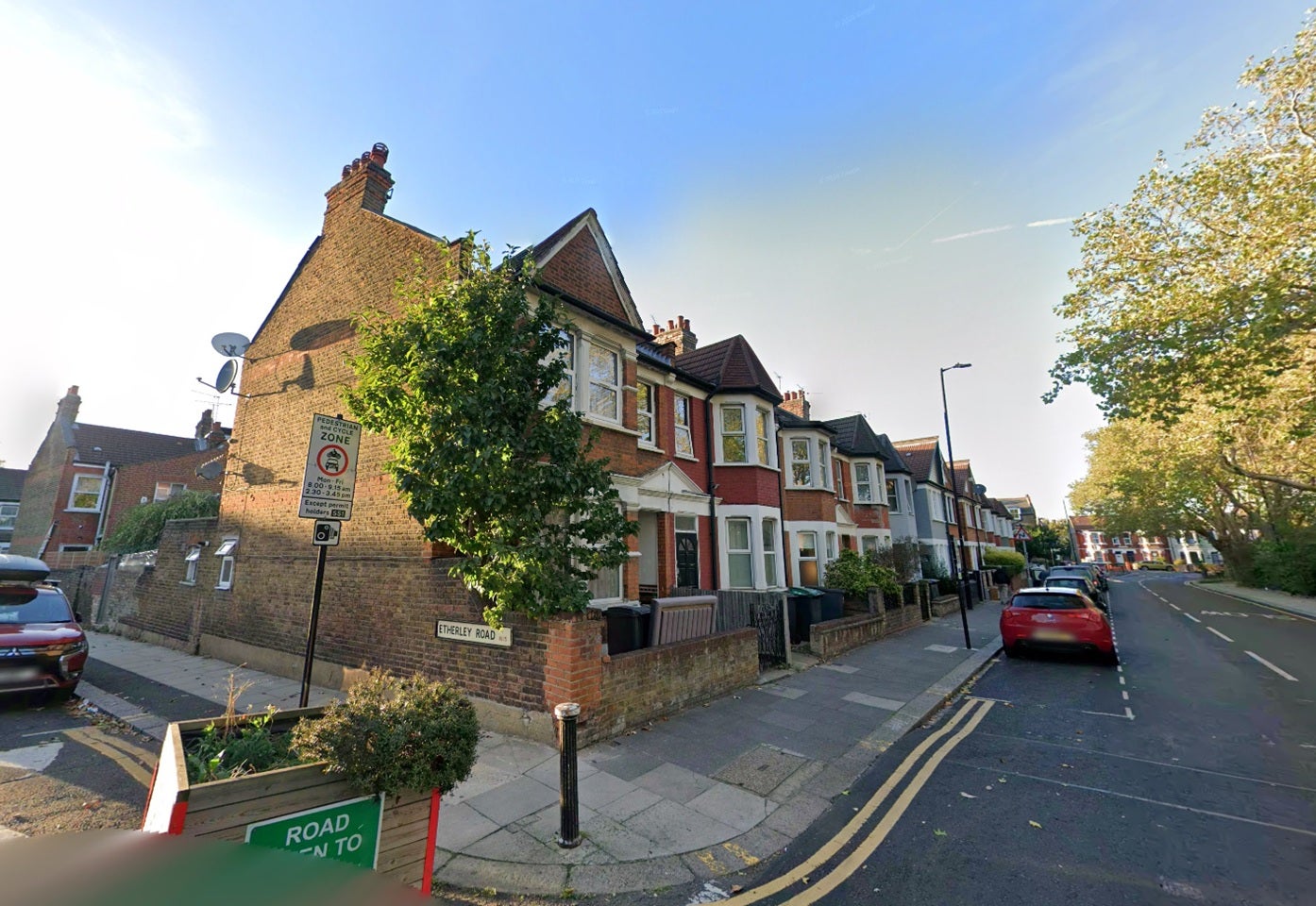Flat La Rose Lane in Greater London