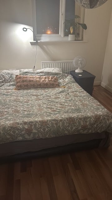 Room Lawn Close in Harry Stoke